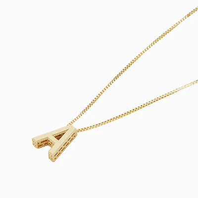 Collier initial en lettres d'amour
